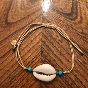 Adjustable shell bracelet